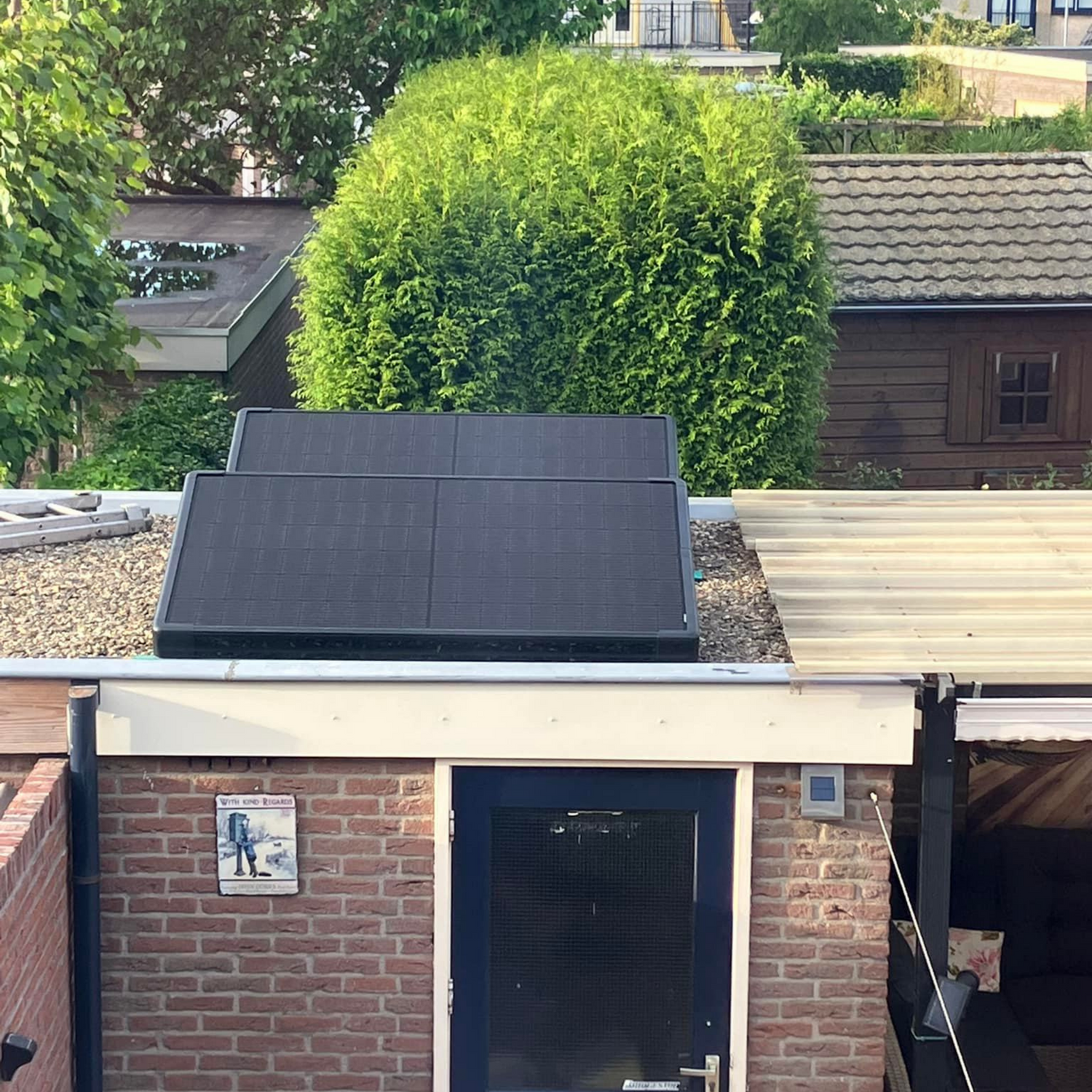 Zonnepaneel op schuur